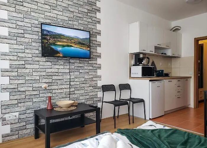 In Semiramida Gardens - 8,10,28 Apartament *