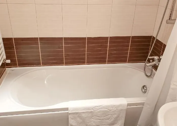 In Semiramida Gardens - 8,10,28 Apartament *